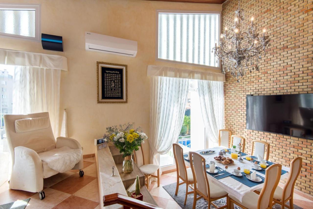 Villa Palm Beach Marina Benalmadena 3 Min Walking From The Sea Buitenkant foto
