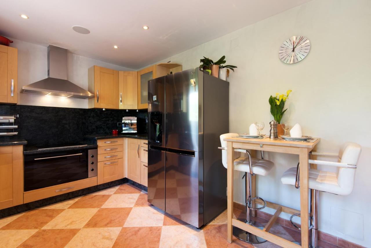 Villa Palm Beach Marina Benalmadena 3 Min Walking From The Sea Buitenkant foto